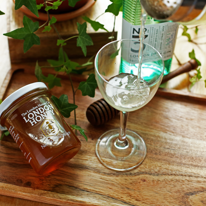 LONDON IS THE BEES KNEES